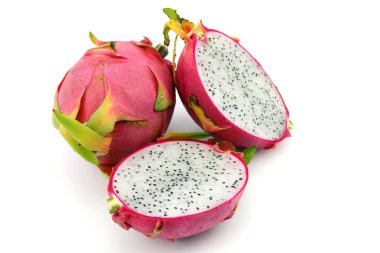 Beyaz arkaplanda Ejder Meyvesi