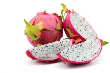 Beyaz arkaplanda Ejder Meyvesi