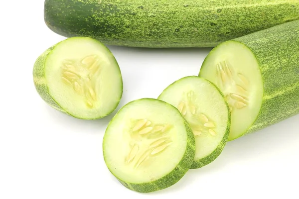 Grüne Gurke Gemüse Auf Weißem Hintergrund — Stockfoto
