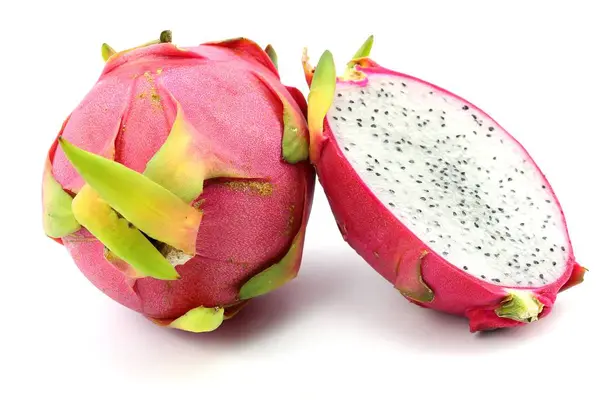 Beyaz arkaplanda Ejder Meyvesi