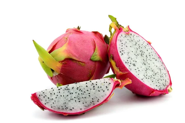 Beyaz arkaplanda Ejder Meyvesi