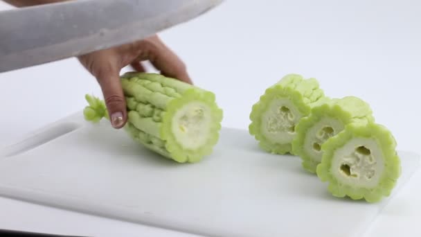 Cortar Verdura Verde Para Cocinar — Vídeos de Stock