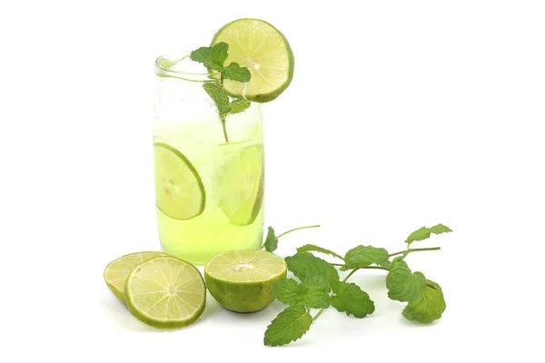 Bebida Fresca Jugo Limón Sobre Fondo Blanco — Foto de Stock