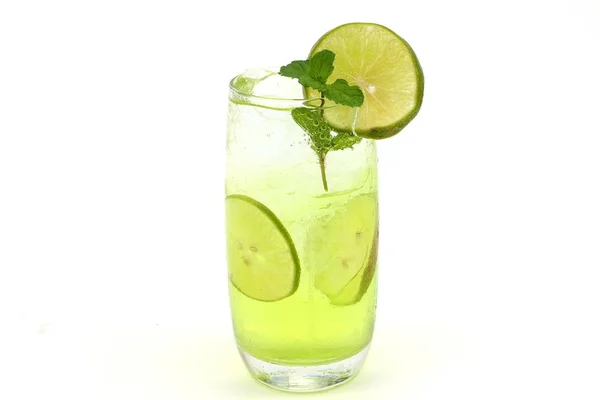 Bebida Fresca Jugo Limón Sobre Fondo Blanco —  Fotos de Stock