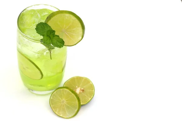 Succo Limone Fresco Bevanda Fresca Sfondo Bianco — Foto Stock