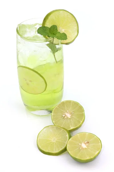 Bebida Fresca Jugo Limón Sobre Fondo Blanco Imagen De Stock