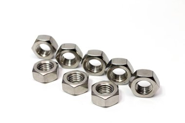 Endüstriyel montaj için çelik somun izole beyaz arka plan çalışma