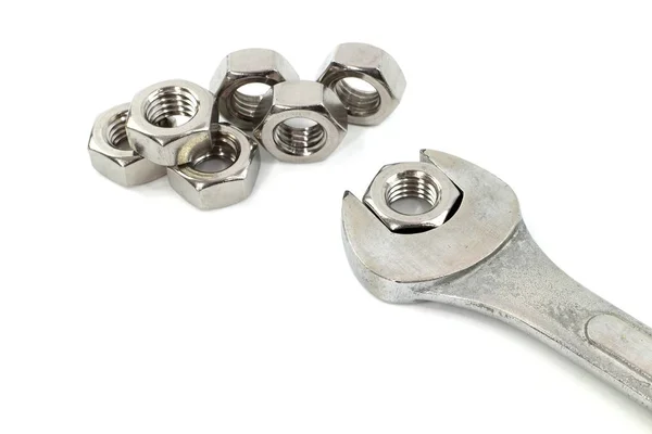 Schraubenschlüssel Und Stahlmutter Auf Isoliertem Weißem Hintergrund — Stockfoto