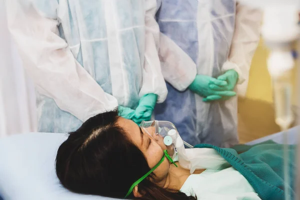 Забота Пациентах Гриппом Covid Пациентка Сознания Использовала Аппарат Искусственного Дыхания — стоковое фото