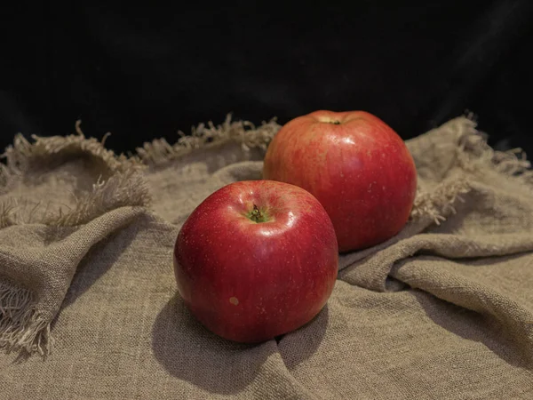 Red and fragrant apples — Stock Photo, Image