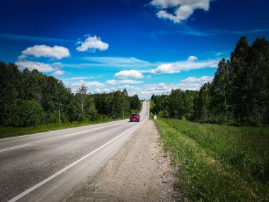 Mavi gökyüzüne giden yol