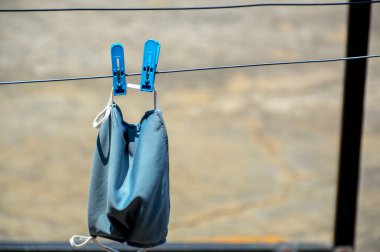 Maske yıkanmak için kullanılır..
