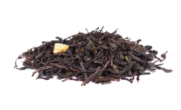Zwarte en groene Ceylon thee met appel en bergamot, geïsoleerd op witte achtergrond. — Stockfoto