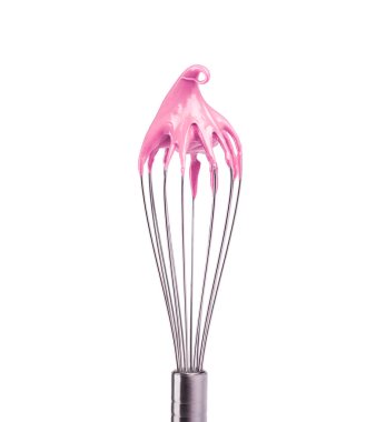 Metal çırpma teli ile pembe krema siyah arka plan üzerine izole. Kırpma yolu.