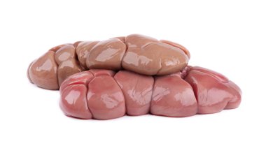 Beyaz arka planda izole sığır böbrek ham. Yakın çekim. Sığır böbrek izole.