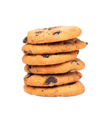 Çikolatalı kurabiye beyaz arka plan üzerinde izole. Çikolata damlalı kurabiyeler. Tatlı bisküviler. Ev yapımı pasta.