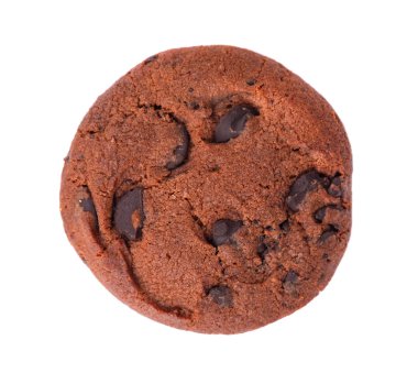 Beyaz arka planda izole edilmiş çift çikolatalı kurabiye. Çikolata damlalı kurabiyeler. Tatlı bisküviler. Ev yapımı pasta. Üstte görüntü.