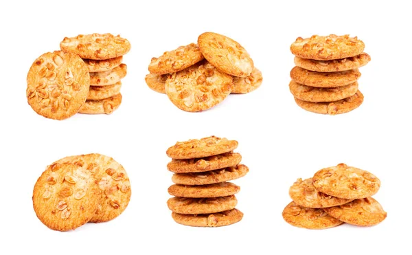 Set de galletas con cacahuetes aislados sobre fondo blanco. Galletas con nueces y caramelo. Galletas dulces. Pastelería casera . — Foto de Stock