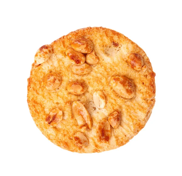 Beyaz arka planda izole fıstıklı kurabiyeler. Fındık ve karamel ile kurabiye. Tatlı bisküviler. Ev yapımı pasta. Üstte görüntü.