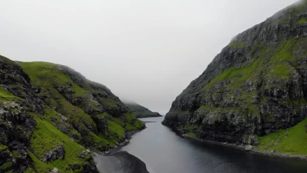 Veduta aerea delle Isole Faroe, un territorio della Danimarca nell'Oceano Atlantico . — Video Stock