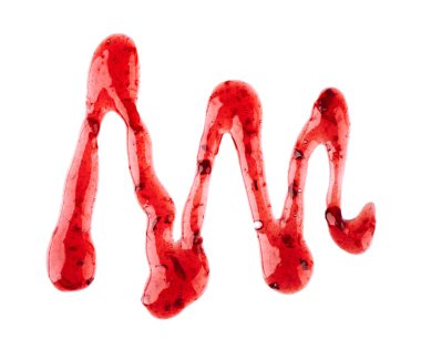 Beyaz arka planda kiraz çiselemesi izole edildi. Kırmızı böğürtlen reçeli. Üst görünüm