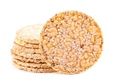 Beyaz arka planda izole edilmiş chia tohumu ve tuzlu çıtır ekmek. Mısır cipsi. Düşük kalorili diyet yiyecekler.