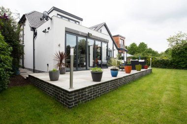 Modern lüks ev ve bahçe verandası 