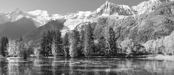 Berg Och Sjö Landskap Scen — Stockfoto