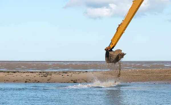 Barge Szerelt Kotróhajó Kiássa Part Menti Csatorna — Stock Fotó