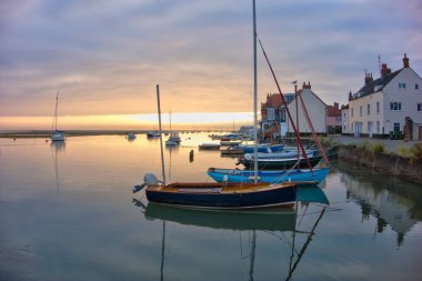 Gündoğumu Wells 'te Denizin yanında, Norfolk, İngiltere