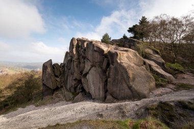 Derbyshire Tepesi 'nde Rocky çıkıntısı