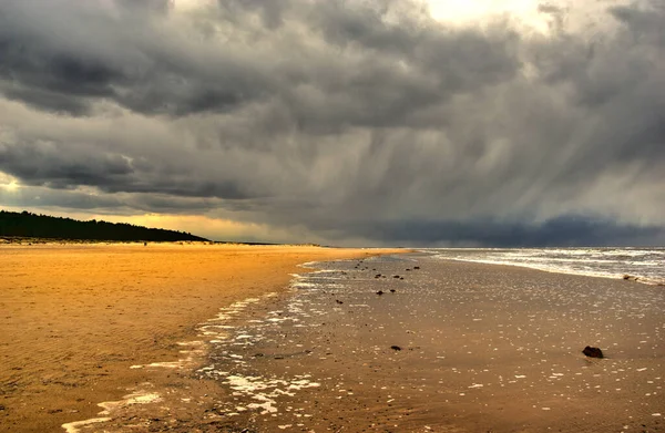 Nuage Tempête Lointain Dessus Une Plage — Photo