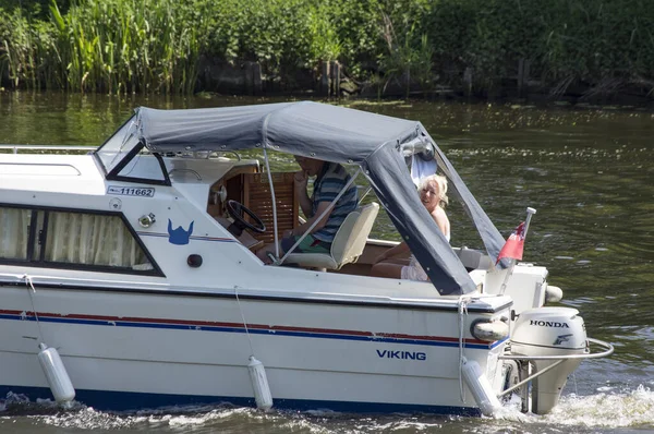 Couple Watching Moving River Cruiser — Stock Photo, Image