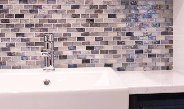 Badezimmer Waschbecken Gefliest Spritzwasser Rückwand — Stockfoto