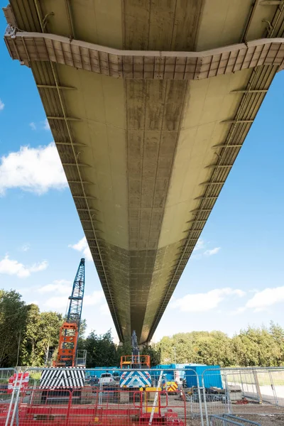 Vista Baixo Uma Ponte Suspensa — Fotografia de Stock