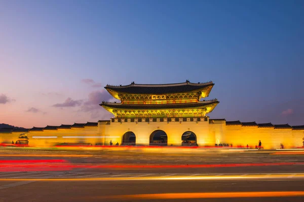 Gyeongbokgung Sarayı, gece, Güney Kore, bir işaret sarayının 'Gyeongbokgung' adını taşıyan