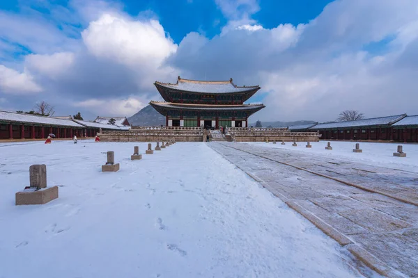 Gyeongbokgung Sarayı, gece, Güney Kore, bir işaret sarayının 'Gyeongbokgung' adını taşıyan