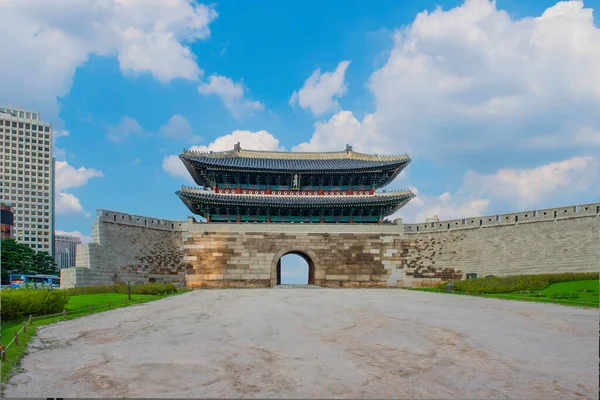 Sungnyemun gate (Namdaemun Market) in Seoul, South kore