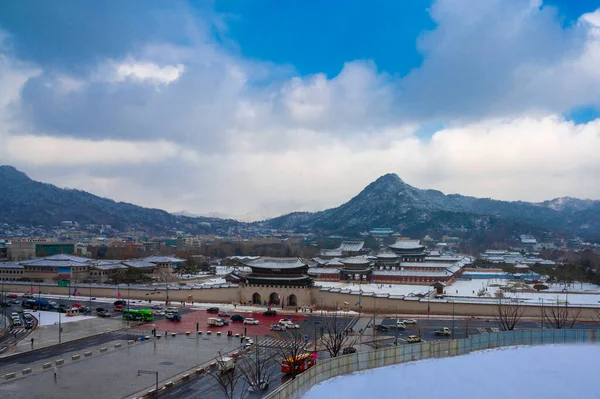 Gyeongbokgung Sarayı, gece, Güney Kore, bir işaret sarayının 'Gyeongbokgung' adını taşıyan