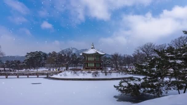 Zimowy Śnieg Gyeongbokgung Palace Jest Jedną Najbardziej Popularnych Atrakcji Turystycznych — Wideo stockowe