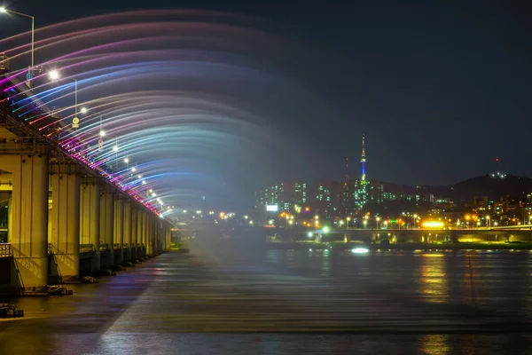 Rainbow Fontein Show Banpo Bridge Seoul Soth Korea Stockfoto