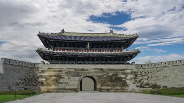 Felhős Sungnyemun Gate Szöulban Dél Korea Namdaemun Vagy Sungnyemun Korea — Stock videók