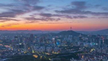 Zaman aşımı 4K. Seul şehir manzarasının en iyi manzarası ve Güney Kore, Seul 'de şehir merkezi silueti (dönüm noktası))