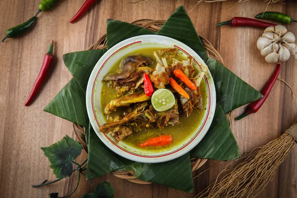 Tengkleng is a type of soup with the main ingredient of goat bones. According to the history of tengkleng, according to the elders in the city of Solo, Indonesia