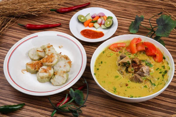 Empal Gentong Традиційна Їжа Індонезії Ясного Супу Кокосовим Молоком — стокове фото