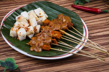 Sate Padang ajo veya Satay Padang, Padang Endonezya 'dan geleneksel bir yemektir.