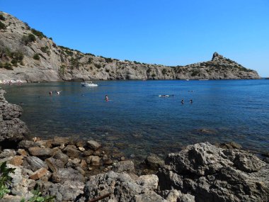 Deniz, dağlar, yaz, güneşli