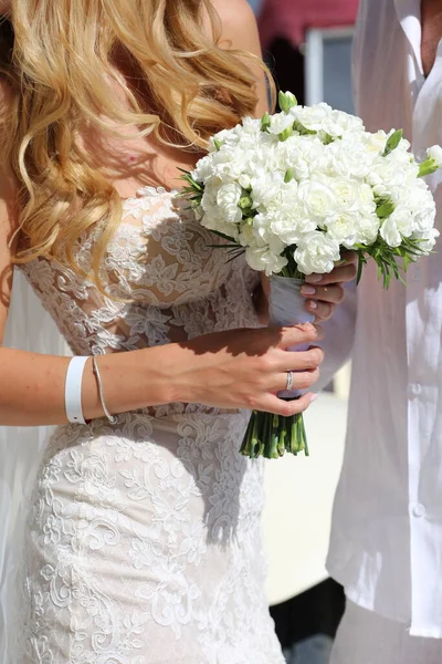 花嫁の結婚式の花束 — ストック写真