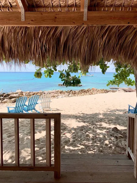 Azul Océano Playa Con Palmeras Sillones Playa País Tropical — Foto de Stock
