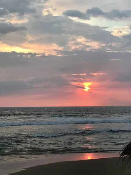 Закат Пляже Красным Небом Тропической Стране — стоковое фото